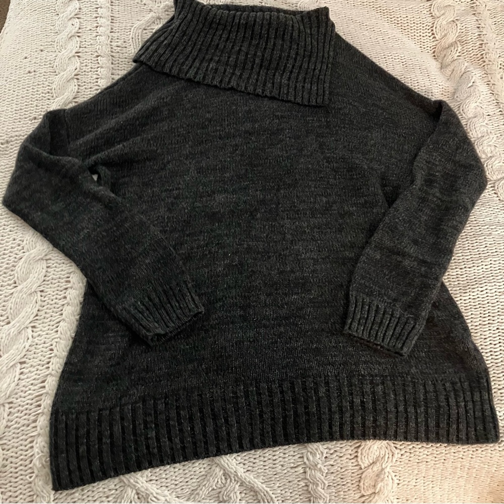 Matty M gray sweater pull over sweater women’s size M 3/4 sleeves